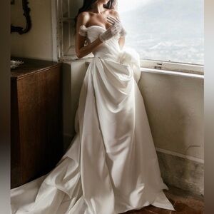 Elegant Off-Shoulder White Wedding Dress